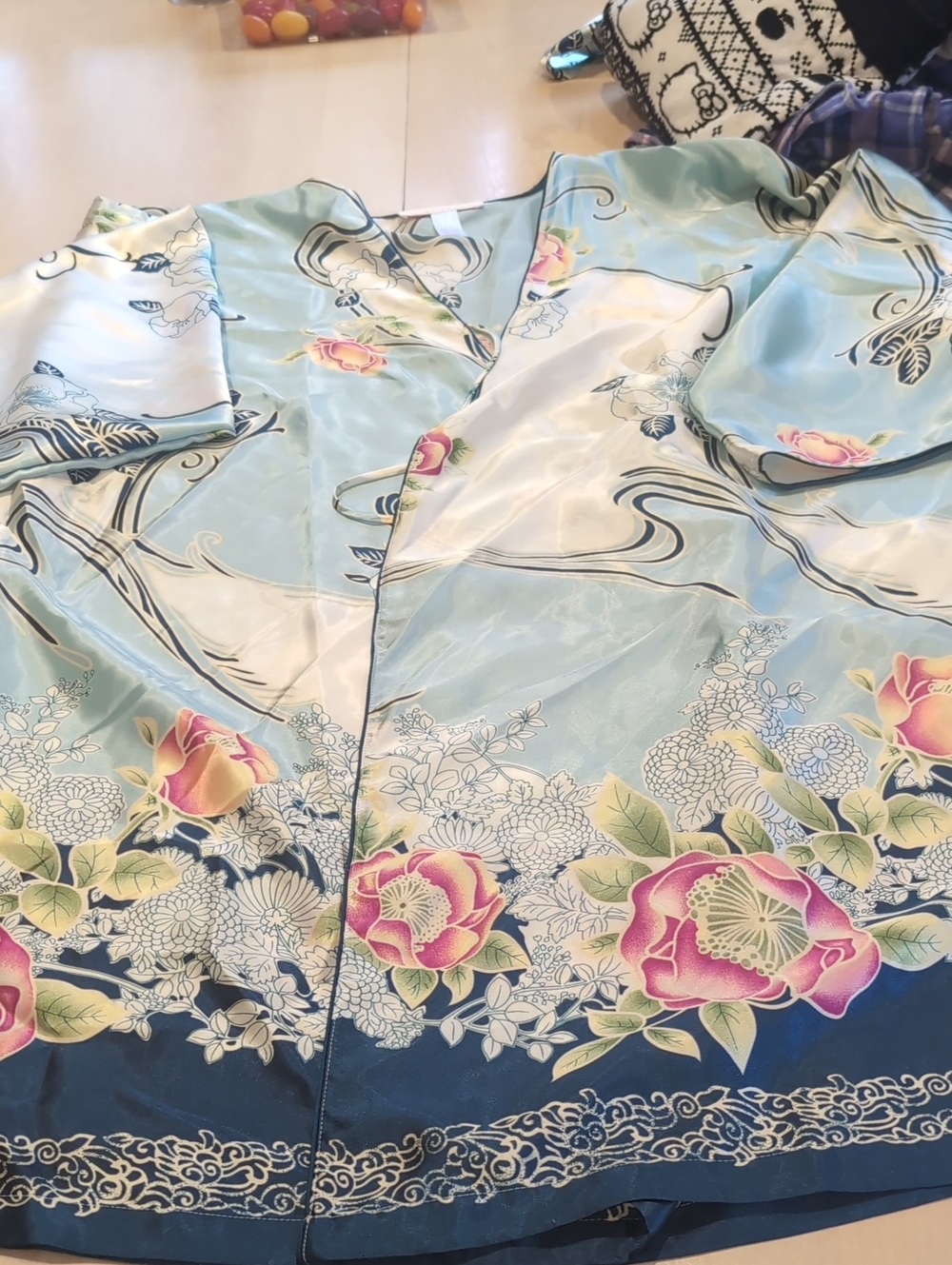 Oscar de la Renta Sleepwear Light Blue Floral Satin Kimono Robe with Pink Roses